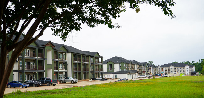 Foto del edificio - Saxon Pond Flats