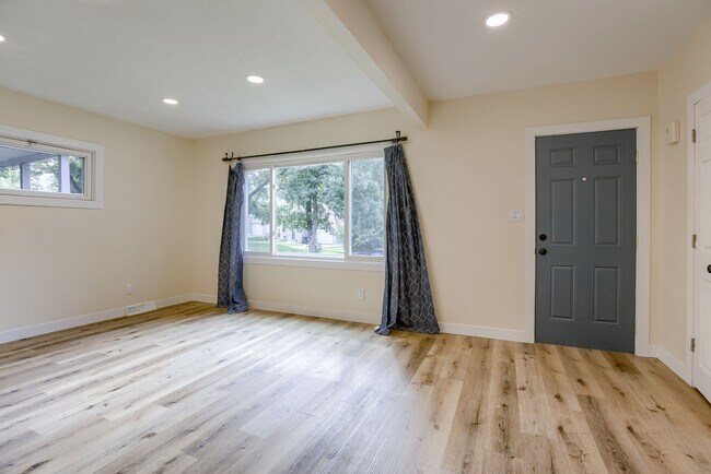 Foto del edificio - Modern 4 Bedroom Benson Home!!