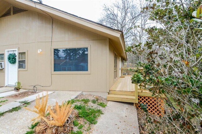Building Photo - 51 Harbour Row Dr