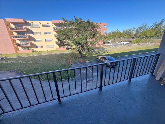 Foto del edificio - 399 NW 72nd Ave