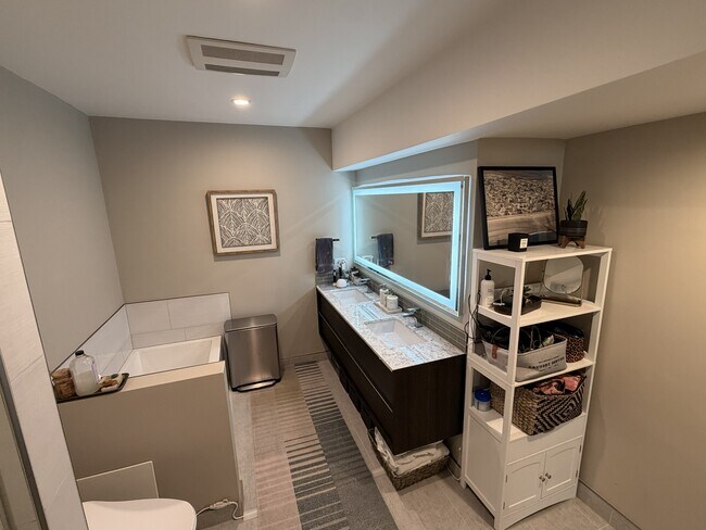 Foto del edificio - 2318 Fox Hills Dr