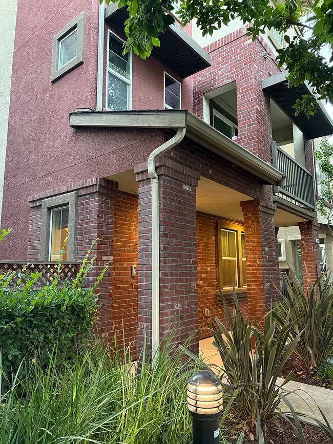 Foto del edificio - 1582 Neleigh Pl