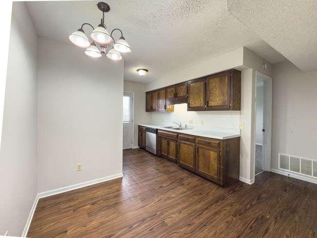 Foto del edificio - 2523-2523 E Morris Dr