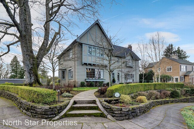 Building Photo - 4 br, 3.5 bath House - 3955 SW Mount Adams Dr