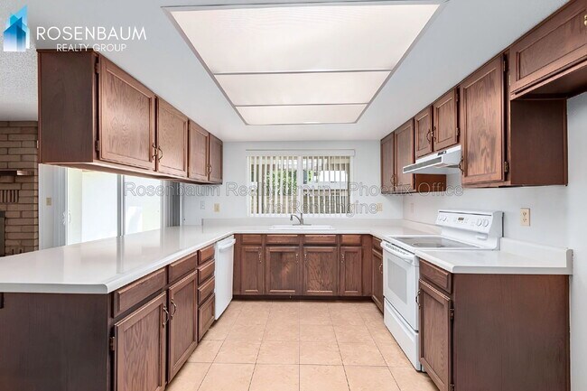 Building Photo - 2415 W Plata Ave
