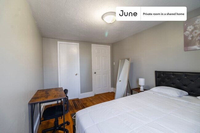 Foto del edificio - Private bedroom in 4 bed/2 bath Home
