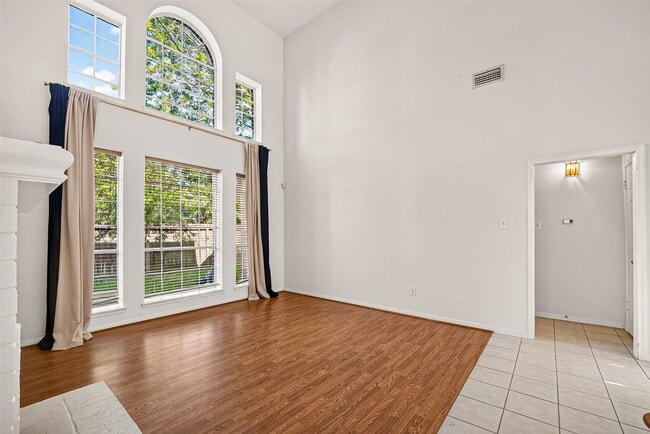 Building Photo - 2411 Charter Oaks Ct