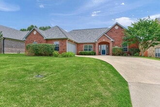Building Photo - 629 Clay Ln