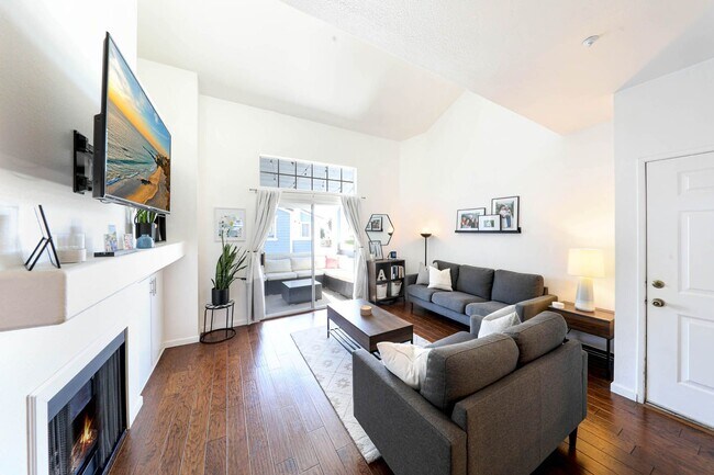 Foto del edificio - 2 Bedroom condo with view of the mountains...