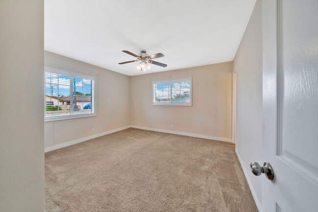Building Photo - 471 N Seranado St