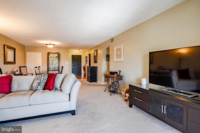 Building Photo - 20535 Valley Forge Cir
