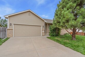 Building Photo - 883 Emerald Dr