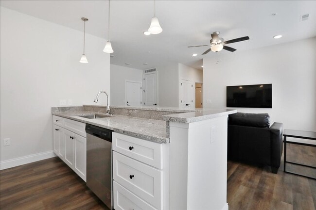 Interior Photo - 314 S State St