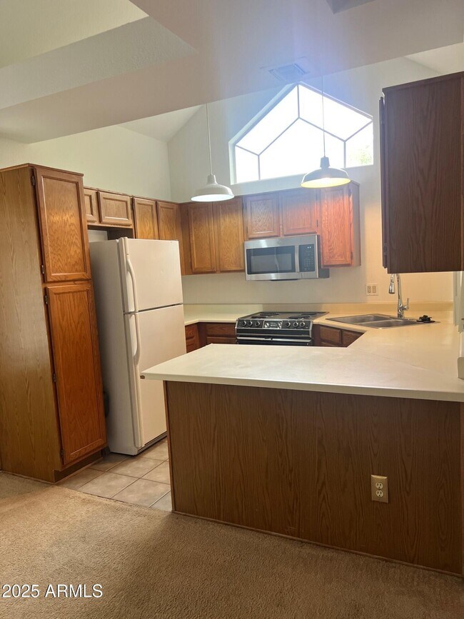 Foto del edificio - 1633 E Lakeside Dr