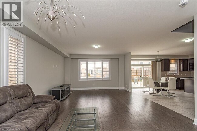 Photo du bâtiment - 558 Sundew Dr