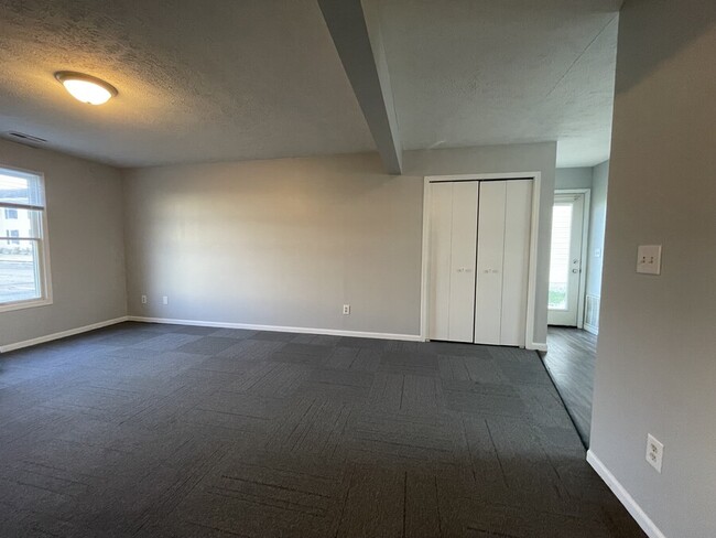 Building Photo - 336 Stone Dr