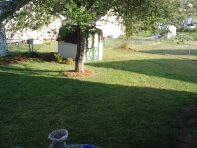 Foto del edificio - 912 Lyme Brook Ln