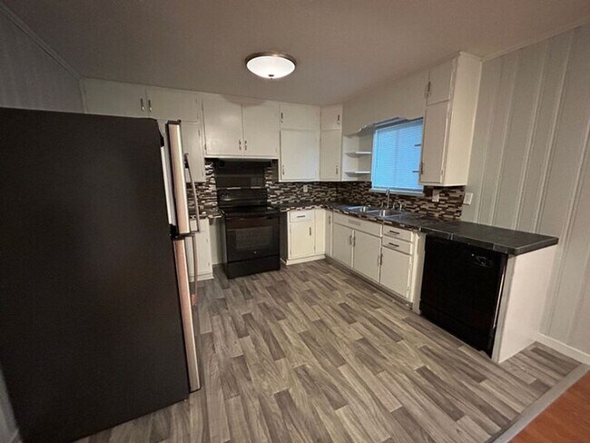 Foto del edificio - 1106 Little John Ln