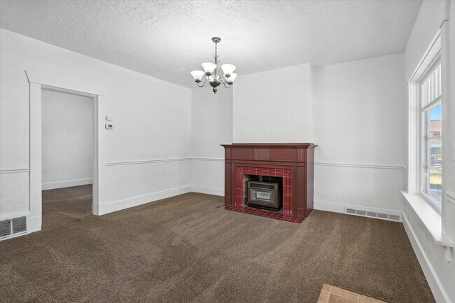 Building Photo - 90 W 200 S