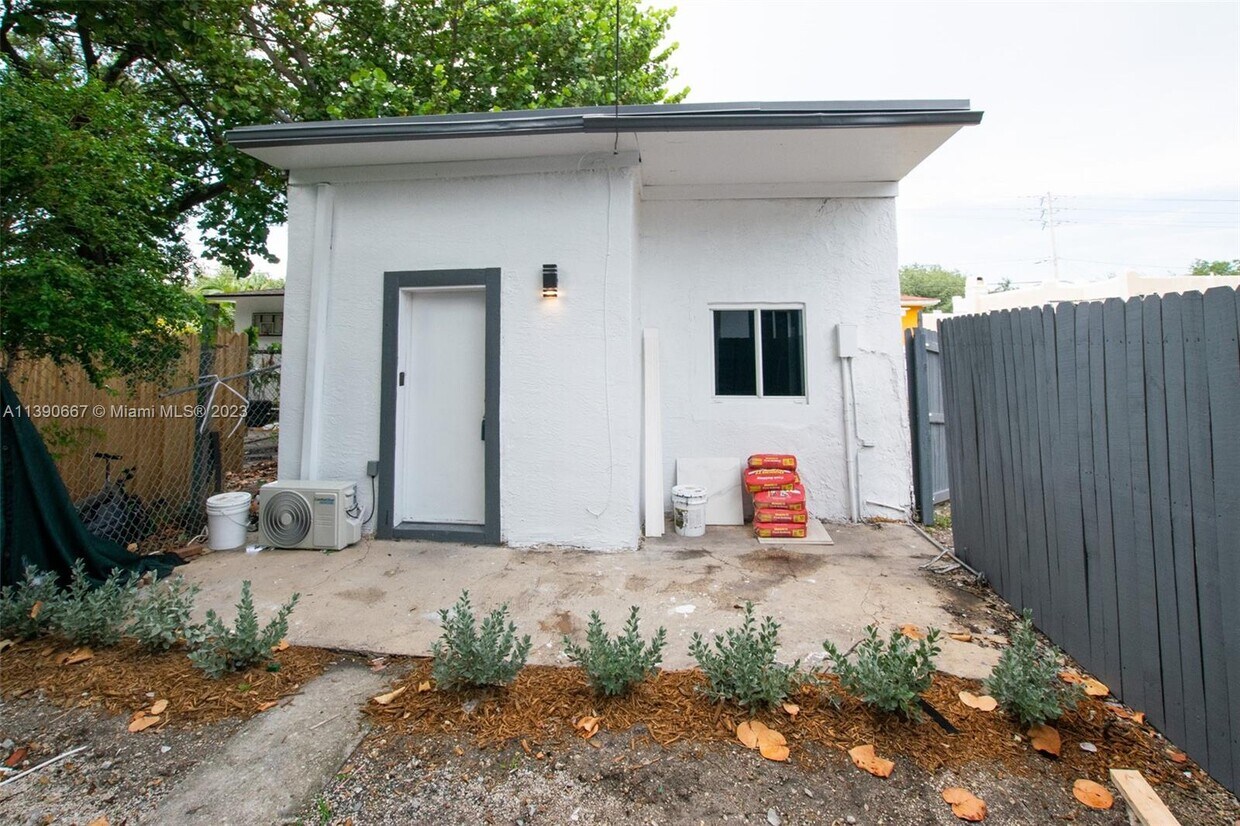 Foto principal - 837 NW 57th St