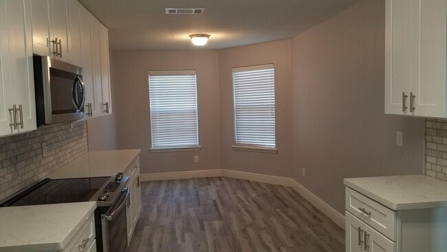 Building Photo - 9810 Blue Sapphire Ln