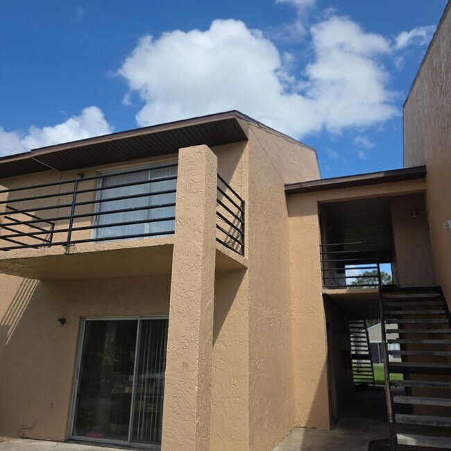 Building Photo - 5207 Via Hacienda Cir