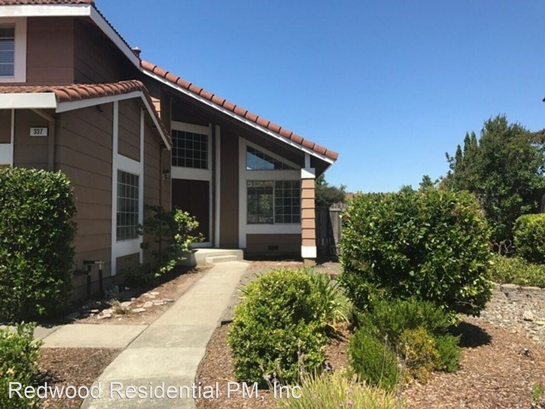Primary Photo - 4 br, 3 bath House - 337 La Quinta Drive