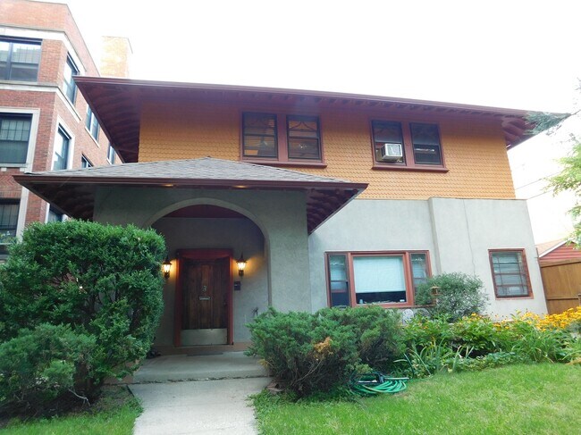 Foto del edificio - 1056 W Glenlake Ave