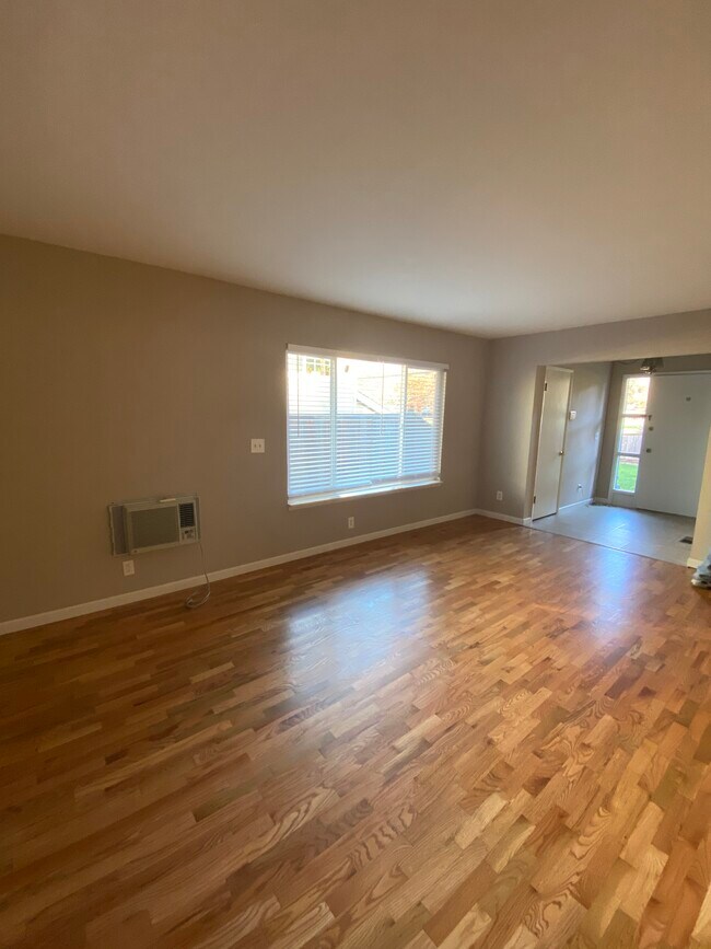 Foto del edificio - 4421 26th Ave SW
