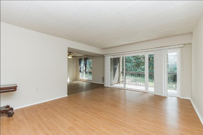 Building Photo - 5160 Maris Ave
