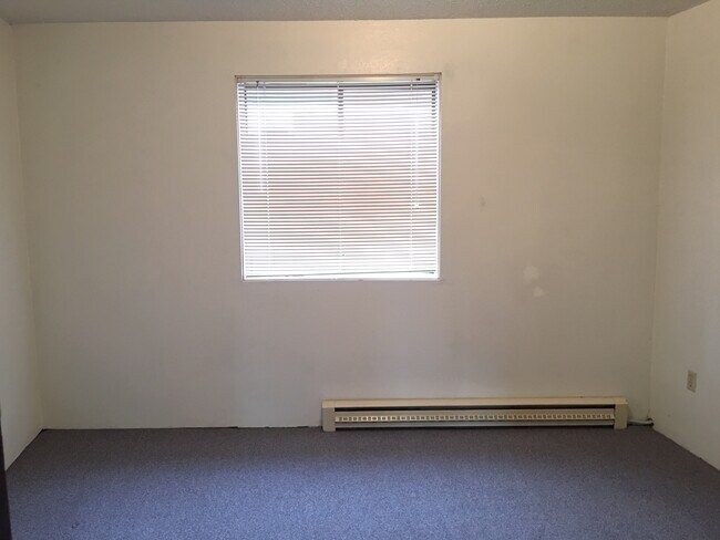 Building Photo - 630 NE Maiden Ln