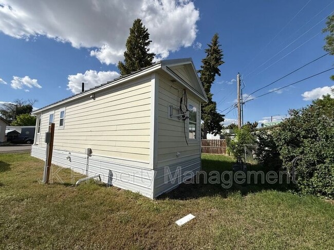 Building Photo - 600 17th Ave S