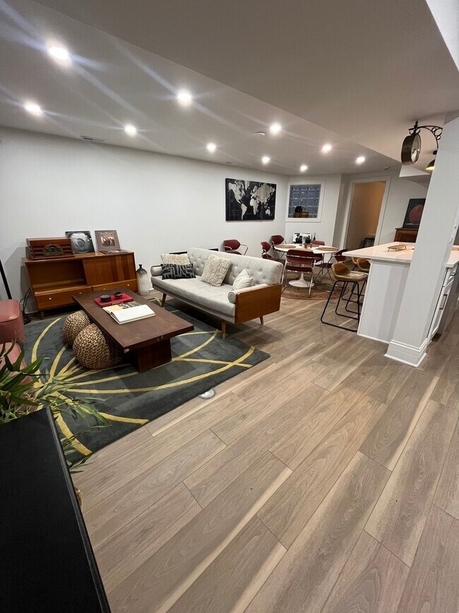 Foto del edificio - 6617 S Minerva Ave