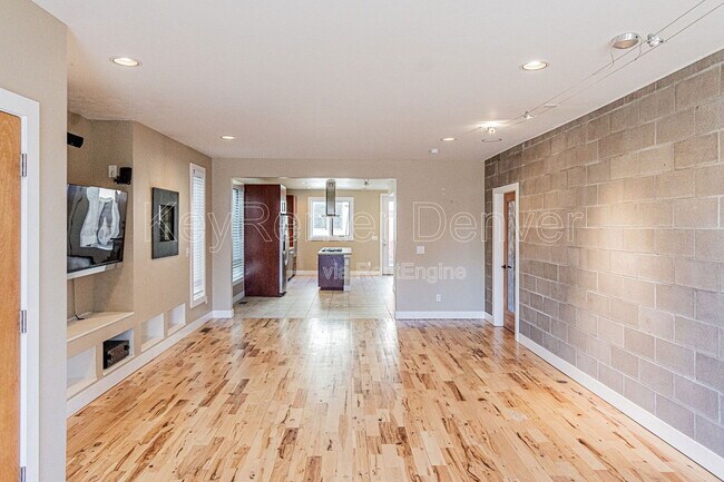 Foto del edificio - 4186 Utica St