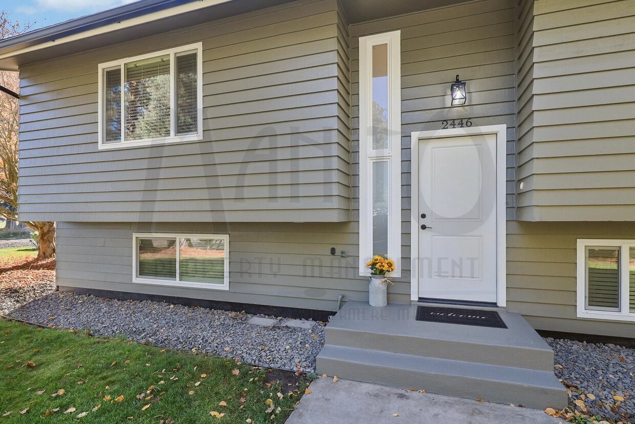 Foto principal - Spacious South Hill Home