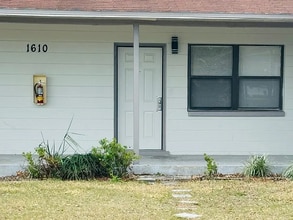 Building Photo - 1610 12th Ave S