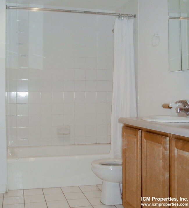 Foto del edificio - 2454 N Southport Ave