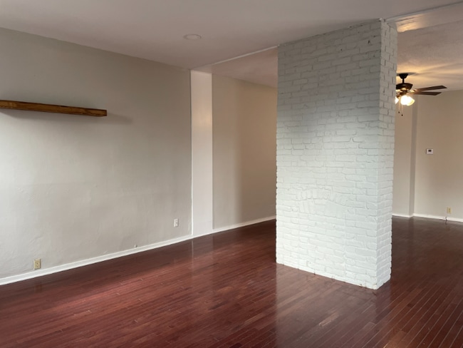 Building Photo - 494 Reinhard Ave