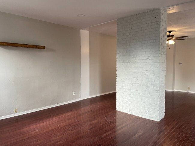 Foto del edificio - 494 Reinhard Ave