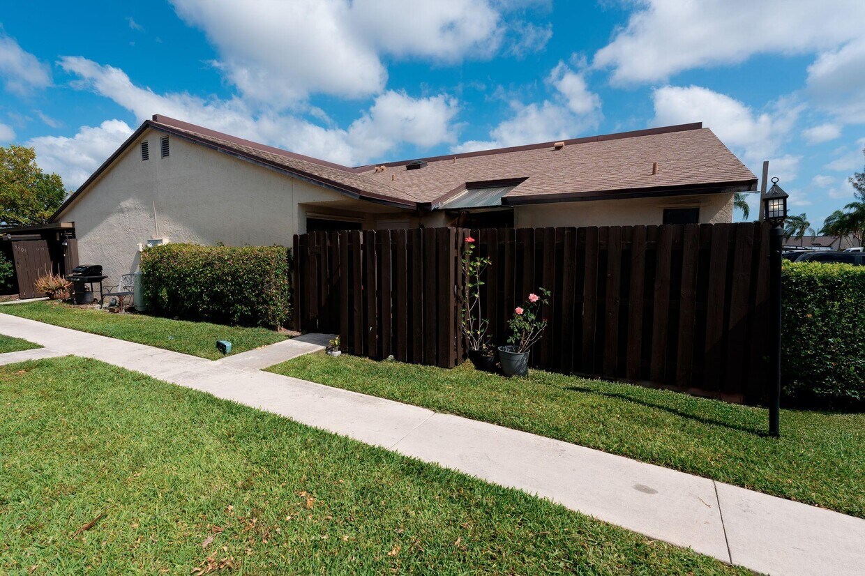 Foto principal - 3504 Waterview Cir