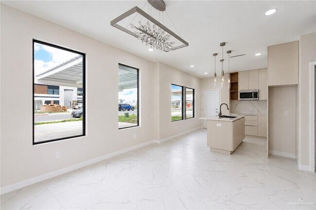 Foto del edificio - 12 Hummingbird Ave