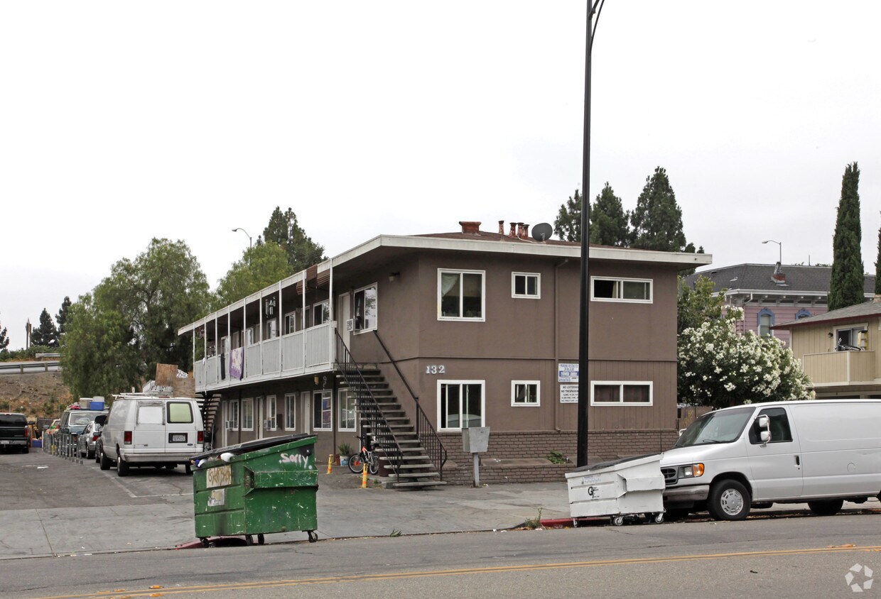 Primary Photo - 132 E Reed St