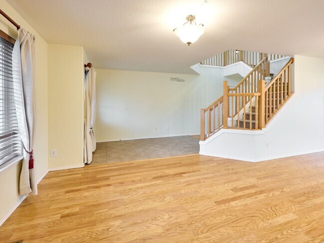 Foto del edificio - 643 Meadowbrook Ln