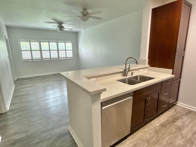 Building Photo - Newly Renovated 2 Bedroom / 1 Bathroom  Un...