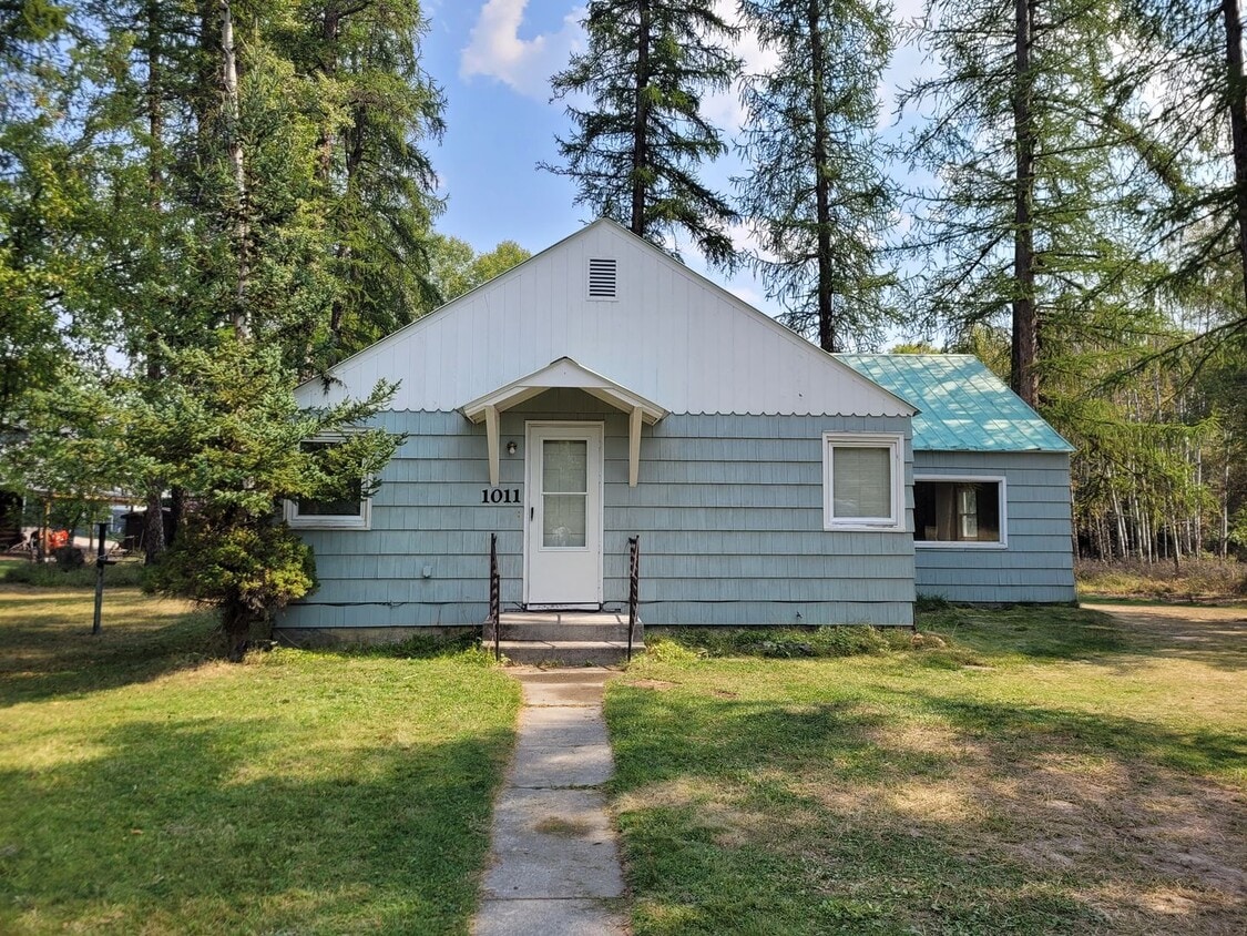 Foto principal - Great 3 bedroom, 2 bath home