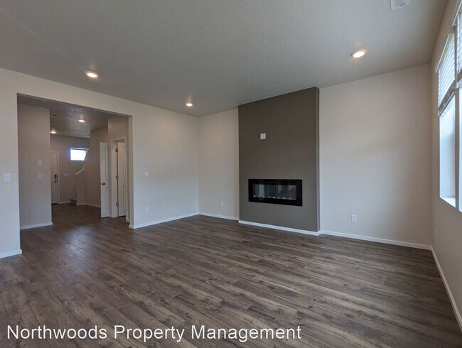 Building Photo - 4 br, 2.5 bath House - 2894 V St