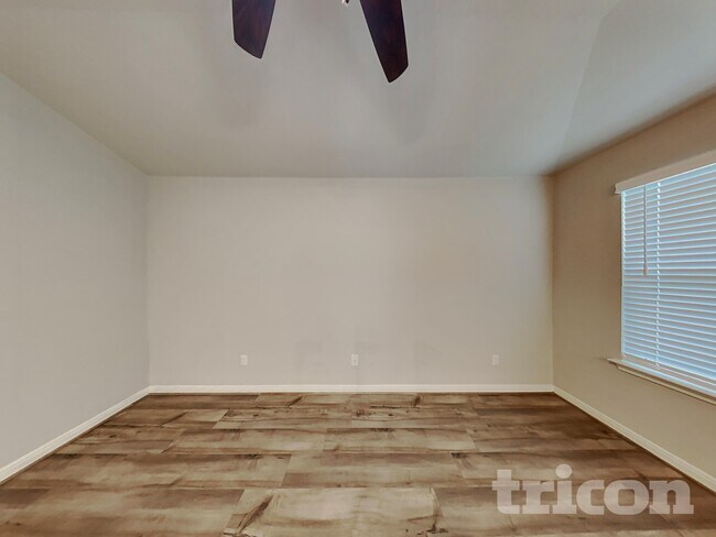 Foto del edificio - 13618 Paxton Blvd