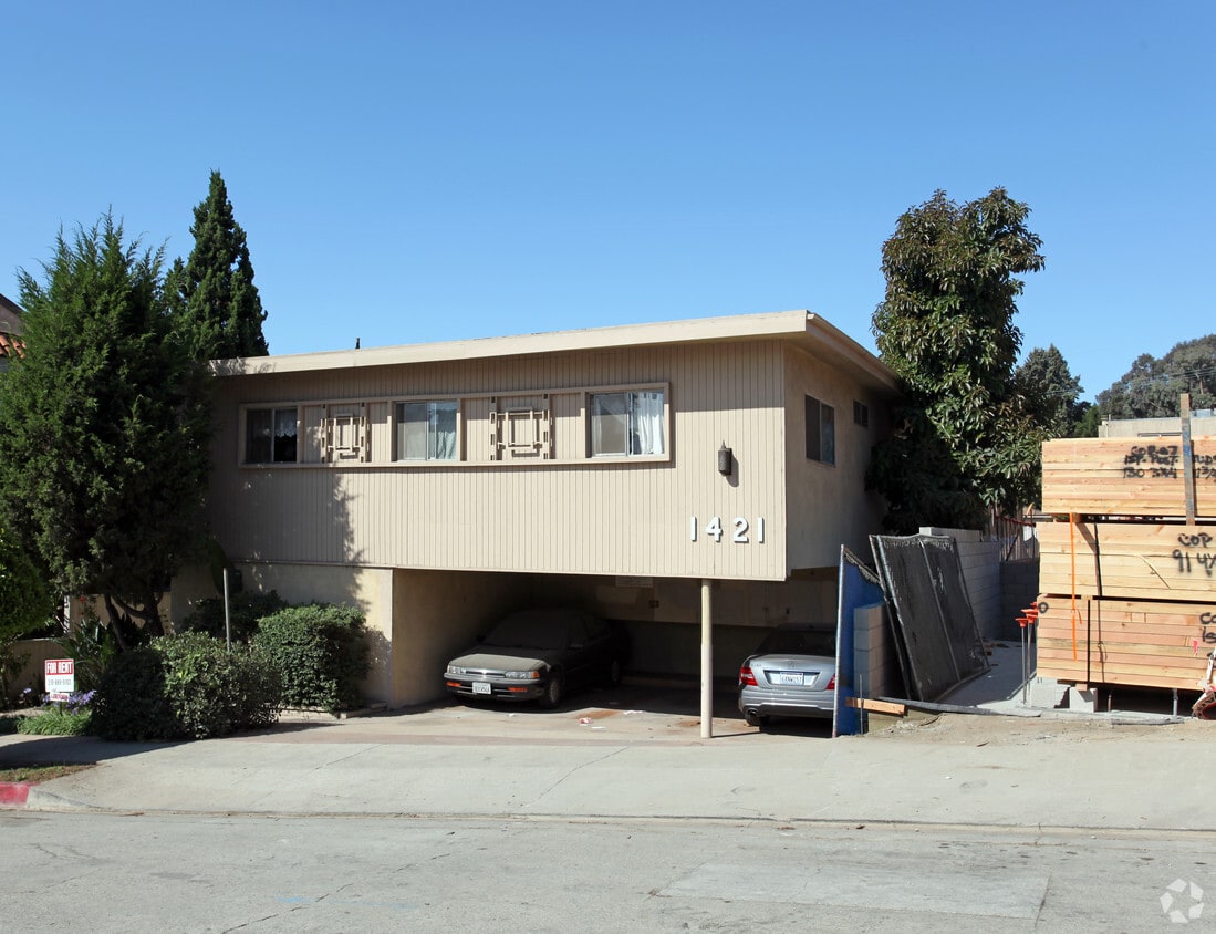 Primary Photo - 1421 Barry Ave