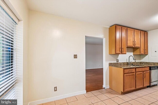Foto del edificio - 300 Hilltop Ln
