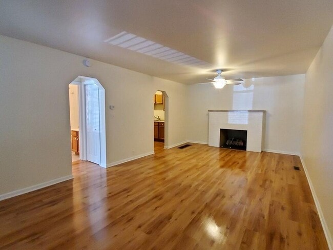 Building Photo - 358 College Ave
